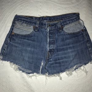 Levi Urban Outfitters cut out pocket jean shorts
